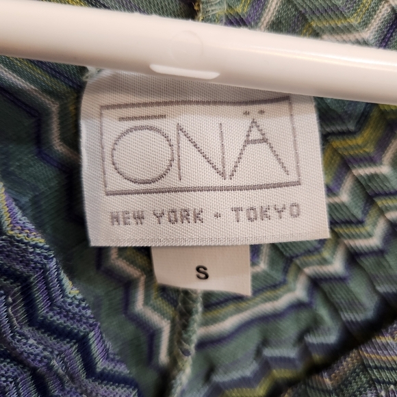 ONA New York Tokyo Textured Abstract V-Neck Top Size Small Made in U.S.A. - Picture 5 of 10